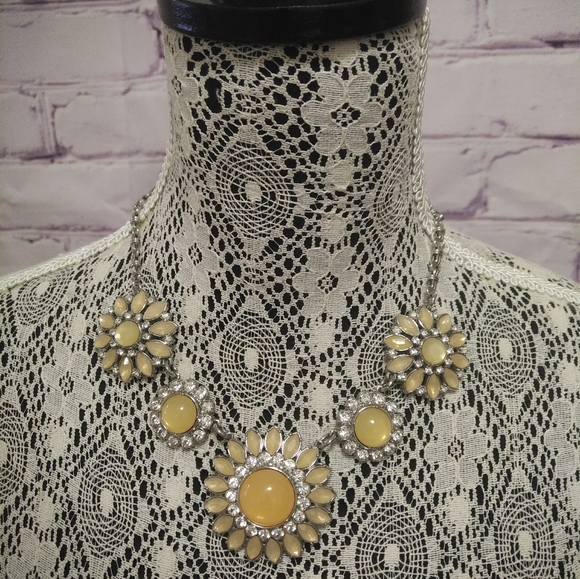 Lia Sophia Statement necklace - Picture 2 of 2
